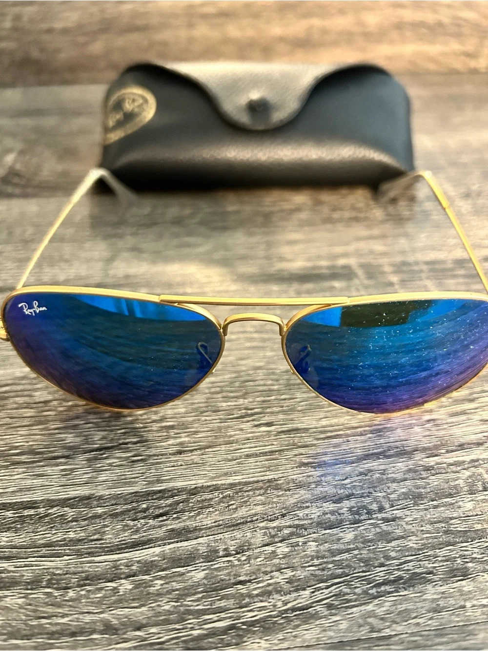 Ray-Ban iconic aviator